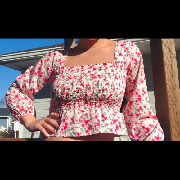 FLORAL BLOUSE💕 - Picture 2 of 3